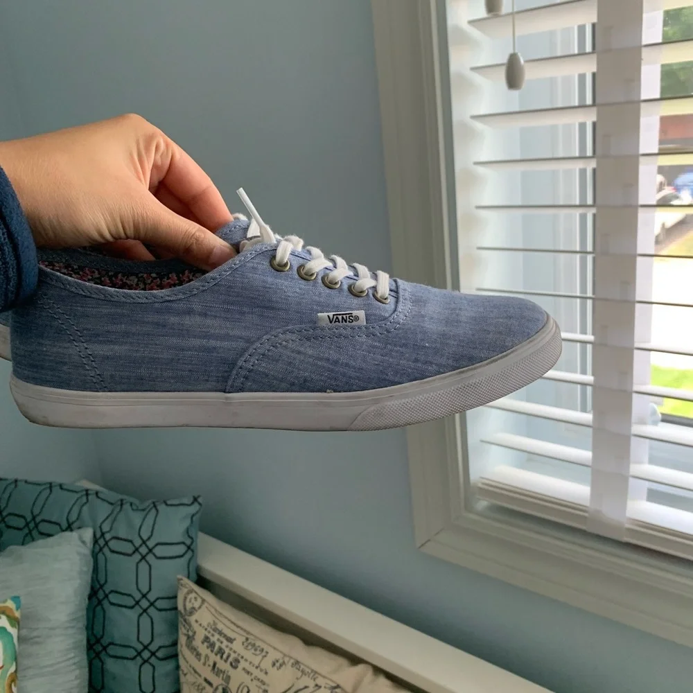 Vans - Picture 3 of 7